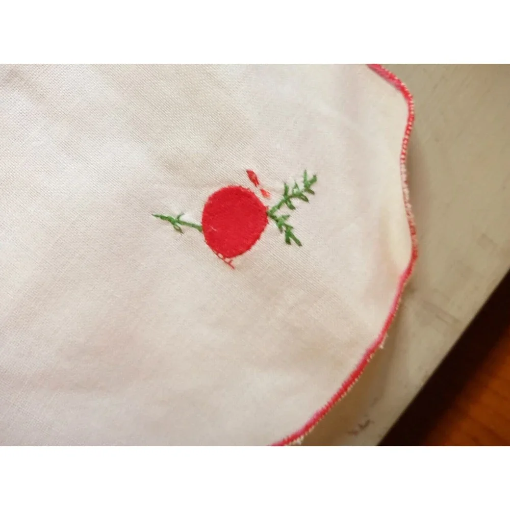 VINTAGE Christmas EMBROIDERED White‎ Bread Basket Linen